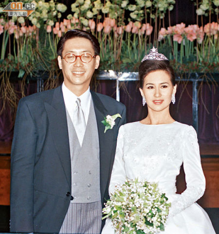 许晋亨、何超琼（右）91年1月8日结婚。