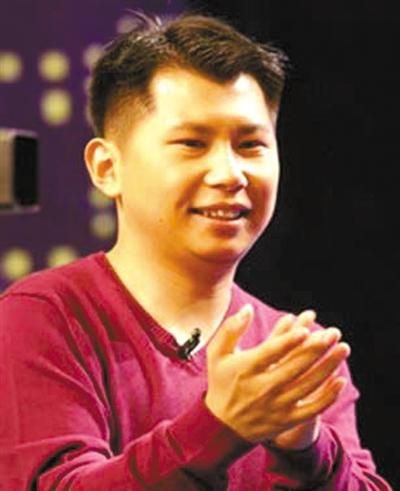 何云伟：昌平区政协委员、相声演员。
