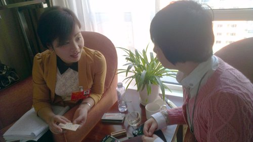 80后女代表们为农民工建言全国两会
