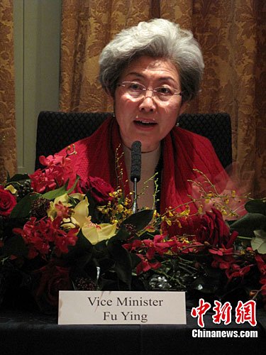 （两会速递）傅莹成为全国人大会议首位女发言人