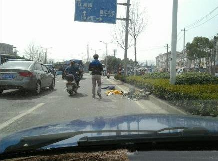 无锡大巴车被人偷开连撞数车和行人致2死3伤