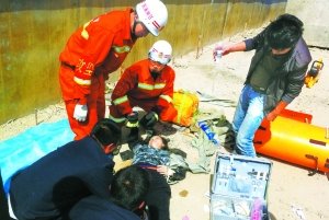 兰州警车连撞3位老人致1死2伤 其中2人被撞飞