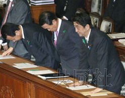 日本众院通过2013年度预算案将提交参院审议