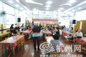 杭州一幼儿园老师用紫外线灯照射惩戒孩子(图)