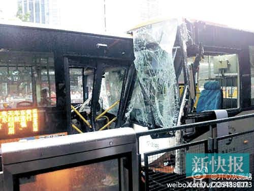 广州三辆BRT雨中追尾对撞 17人受伤1人留医(图)