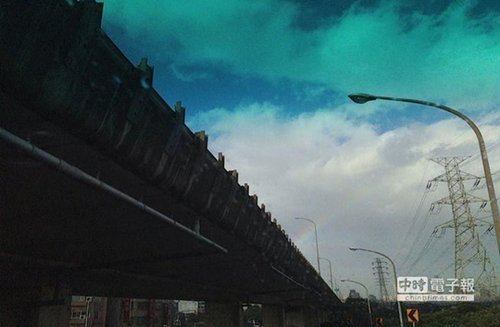 台风将影响台湾 台北天空现梦幻彩虹(图)