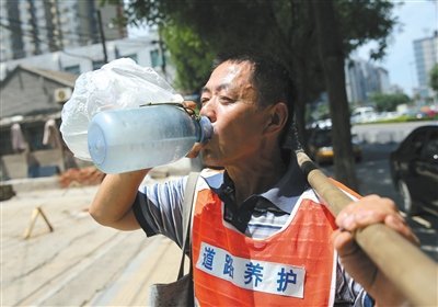 多项陈规数十年未变 探亲假沦为公职人员福利