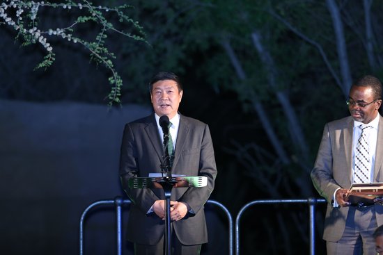 中国治沙赢得世界头彩 库布齐沙漠泛绿洲 
