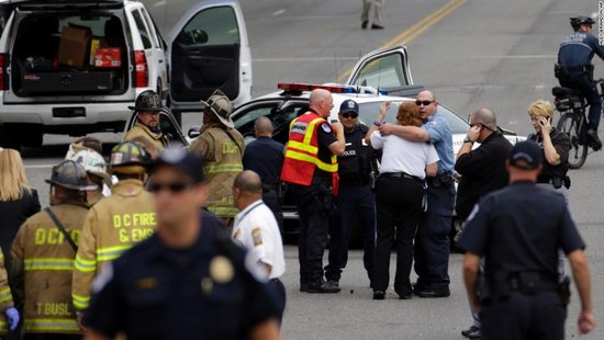 美国女子驾车闯白宫 与警方展开追车枪战(图)