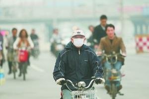 北京城区昨PM2.5浓度近200 今日北风扫净雾霾