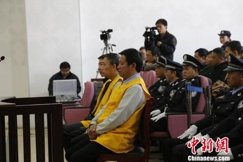 昆明东川“牛奶河”案开审8被告因污染环境罪被诉