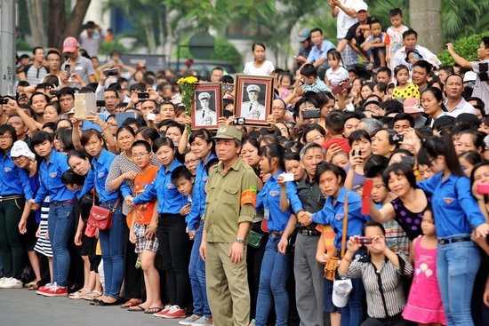 越南武元甲大将下葬  总理扶灵数十万人送行