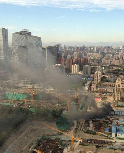 北京CBD国贸附近某工地处发生大火