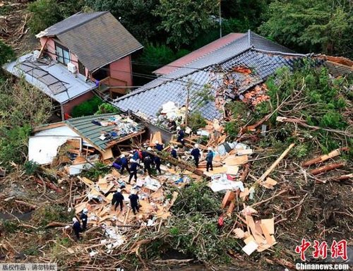 日本遭十年最强台风袭击 死亡人数升至13人(图)