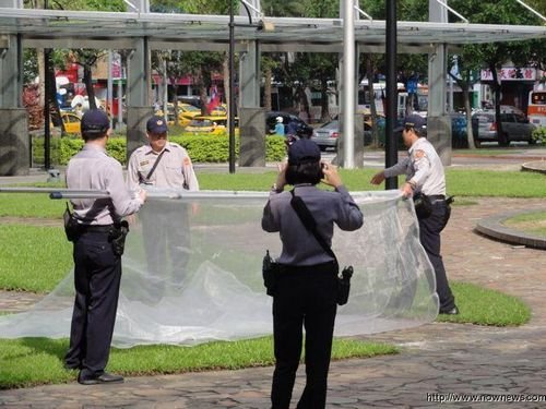 台湾警方设捕鞋网保护马英九 细如蚊帐可拦蛋汁