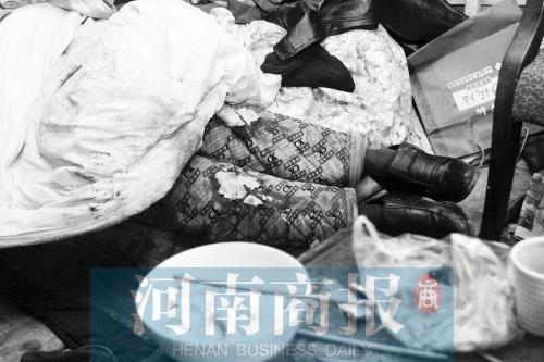 郑州58岁老人死车棚 邻居称其常因偷东西被抓