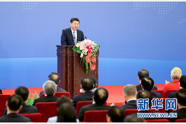 10月16日，2015减贫与发展高层论坛在北京人民大会堂举行。国家主席习近平出席论坛并发表题为《携手消除贫困促进共同发展》的主旨演讲。 新华社记者马占成摄