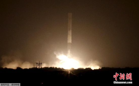 美国太空探索技术公司SpaceX于当地时间12月21日晚，在佛罗里达州卡纳维拉尔角发射“猎鹰”火箭。这是SpaceX的火箭暂停6个月发射以来的首个任务，且成功发射，目前一级火箭已经成功回收。