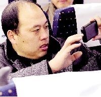 京郑首趟高铁上座率100% 乘客称像坐“法拉利”