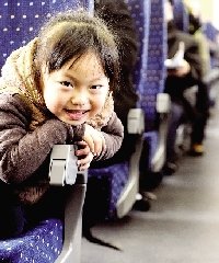 京郑首趟高铁上座率100% 乘客称像坐“法拉利”