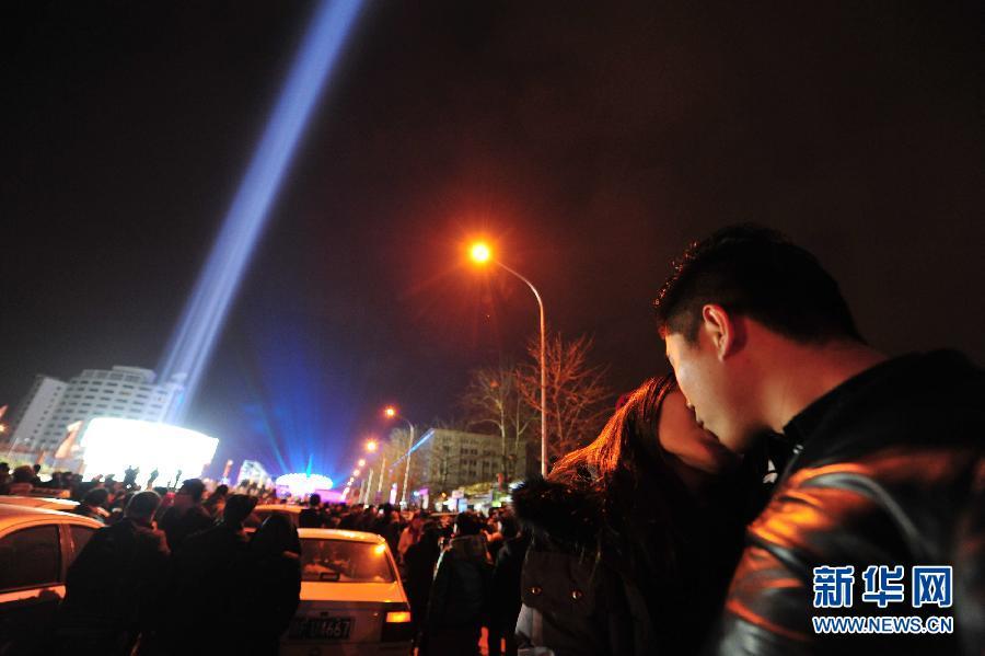 新年钟声敲响 “北京之光”点亮