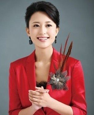 曝央视主持人张蕾嫁50多岁亿万富商 毕福剑做媒