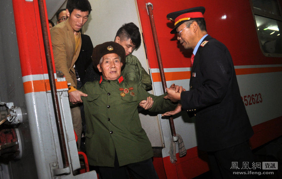 毛泽东警卫员50年后再回北京 失声痛哭