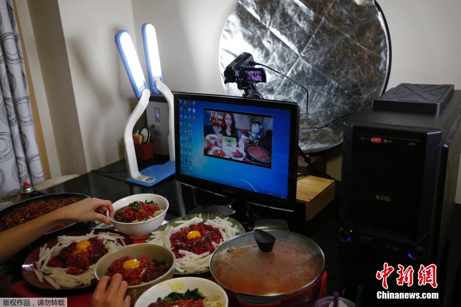 韩美女视频直播吃饭 每天三小时