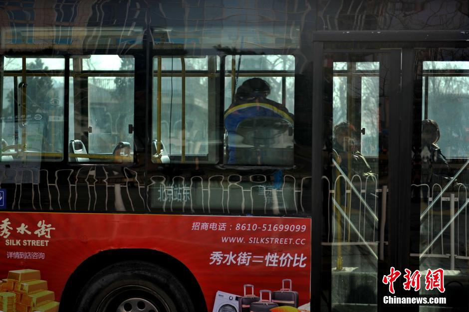 春节临近北京人流大减 道路通畅商圈空荡