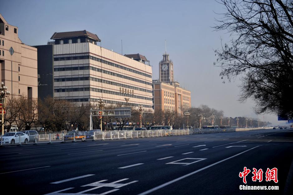 春节临近北京人流大减 道路通畅商圈空荡