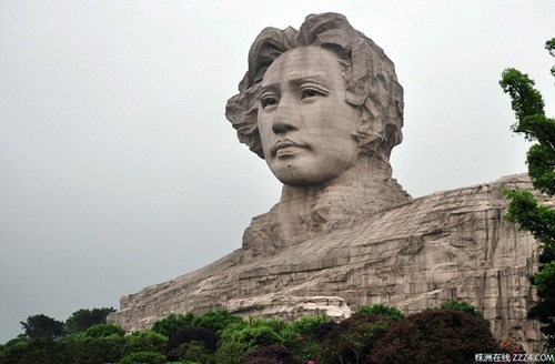 长沙橘子洲头青年毛泽东塑像。