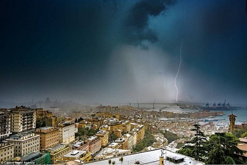 意大利热那亚海滨的狂风暴雨
