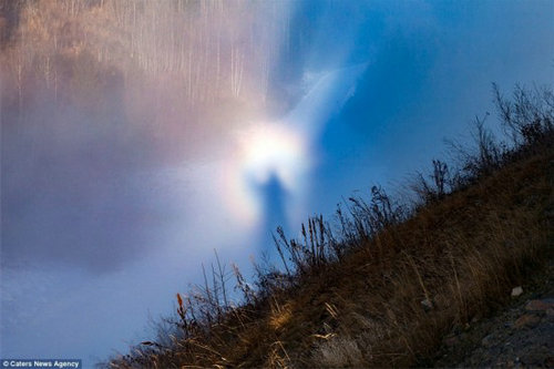 挪威上空惊现空中天使罕见天气奇观。（网站截图）