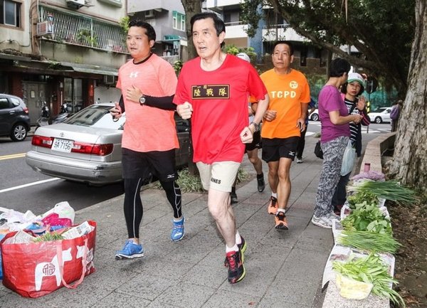 马英九早起跑步。(图片来源：台湾《联合报》)