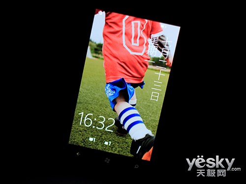 诺基亚Lumia 900采用AMOLED材质屏幕
