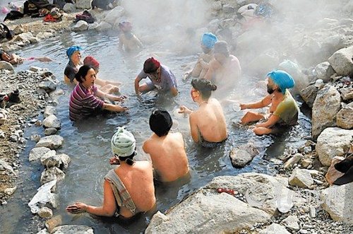 青海省海南藏族自治洲贵德县的温泉，疗养身体，祛除疾病