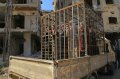 叙反对派将数百女性锁铁笼当肉盾 抗议空袭