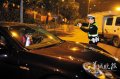 广州保时捷男子酒驾遭查企图逃跑 警察拔枪逼停