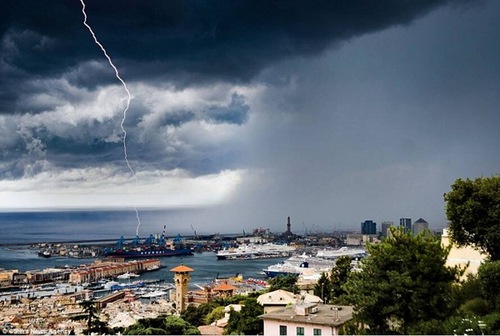 意大利热那亚海滨的狂风暴雨