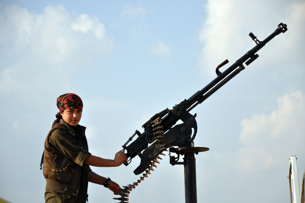 库尔德女子自卫军（YPJ）女战士在作战 来源：《库尔德每日新闻 》