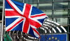 英国脱欧协议正式生效 结束48年欧盟成员国身份