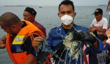 载62人印尼客机坠毁：现场发现部分遇难者遗骸